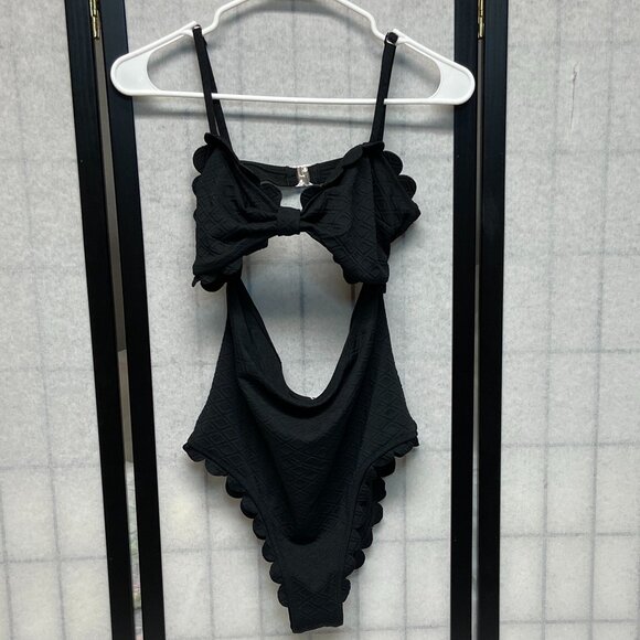 Cupshe Other - Cupshe Scallop Edge Cutout Front Embossed One Piece Monokini Swimsuit Black NWT